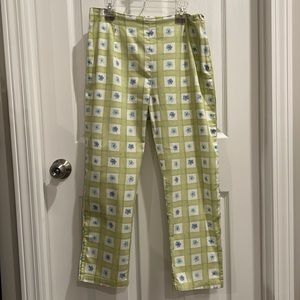 Size 6 A.M.I. Capris